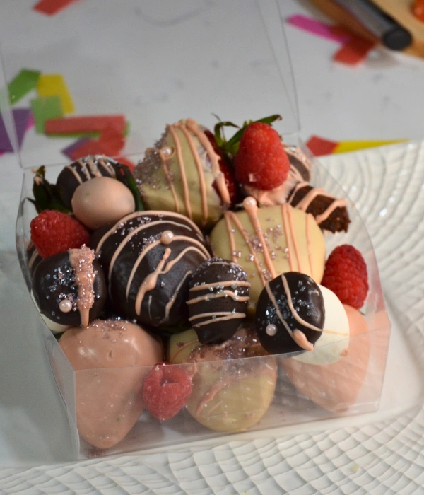 Caja de Fresas con Chocolate