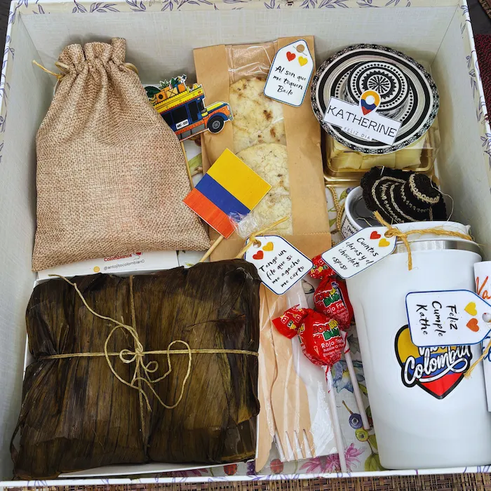 Desayuno colombiano con tamal en Orlando Florida