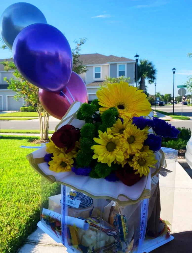 Caja Colombiana amor y amistad en orlando florida con flores y dulces tipicos